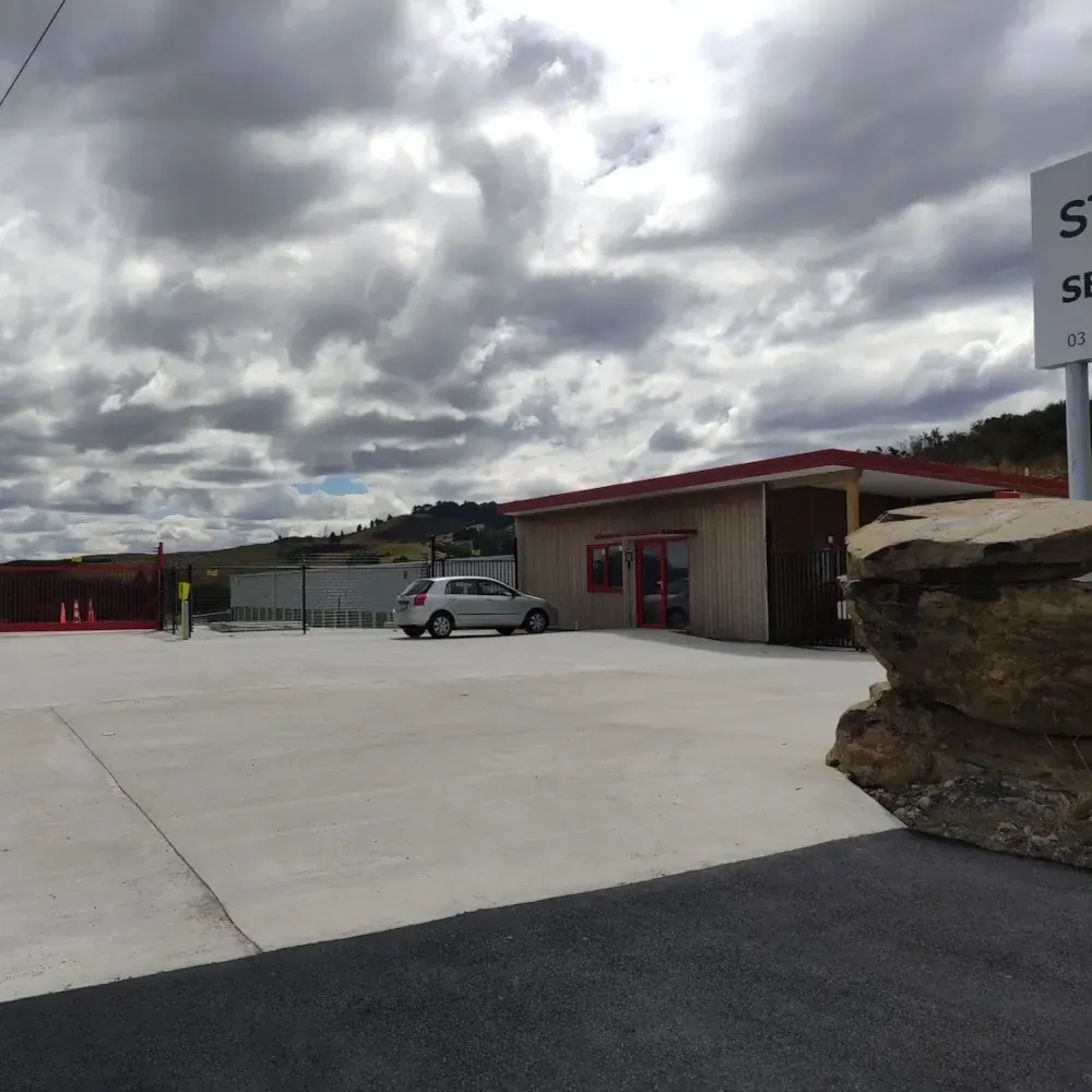 Office and customer service area